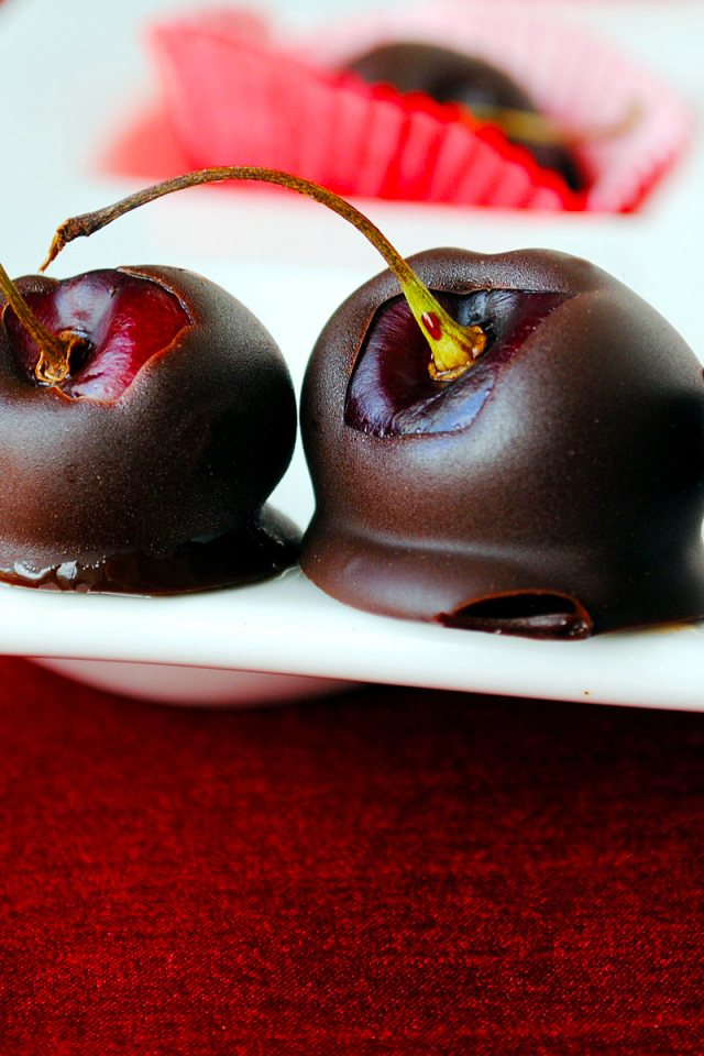 Вишня в шоколаде