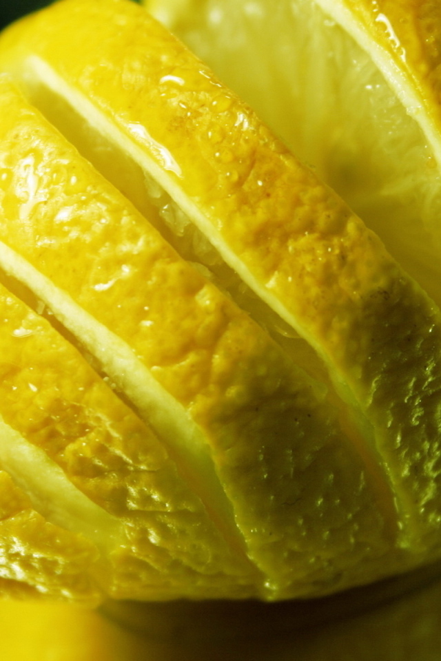 Разрезанный лимон