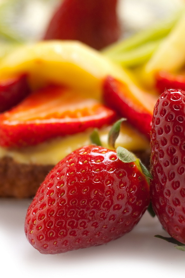 Бутерброды с клубникой