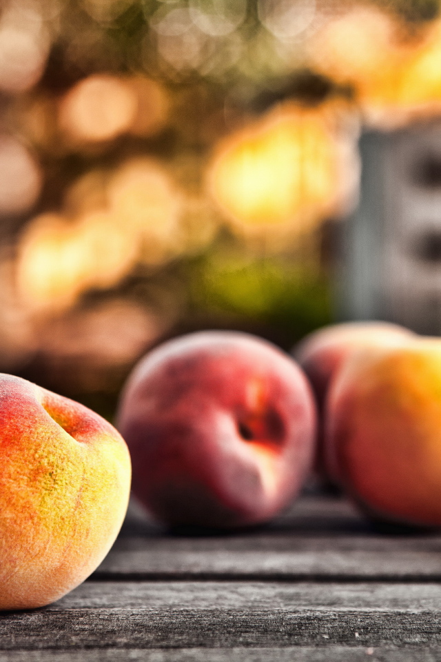 Разбросанные персики