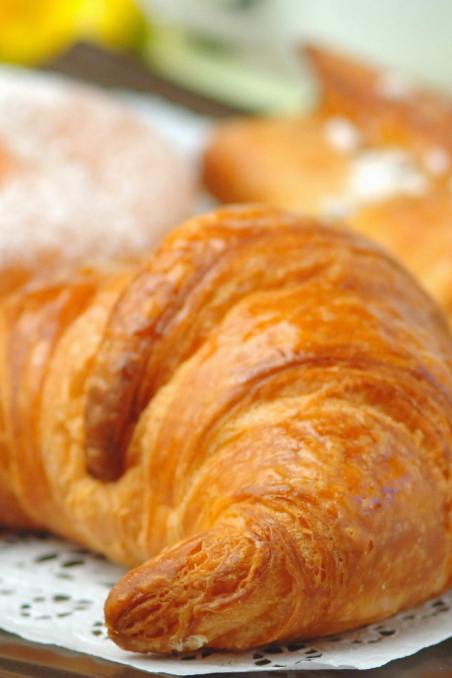 Круассан и пончик