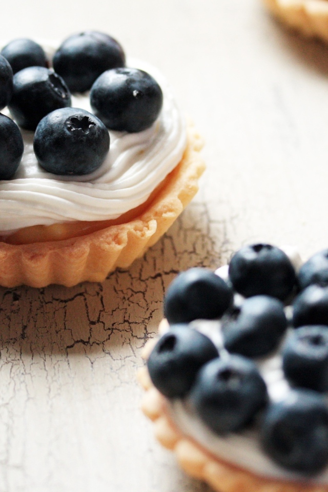 Пирожные с черникой