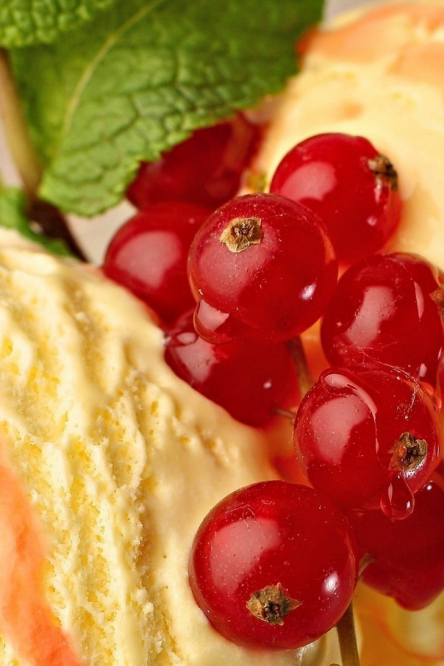 Мороженое со смородиной