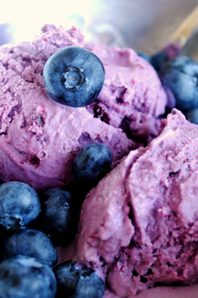 Мороженое с черникой