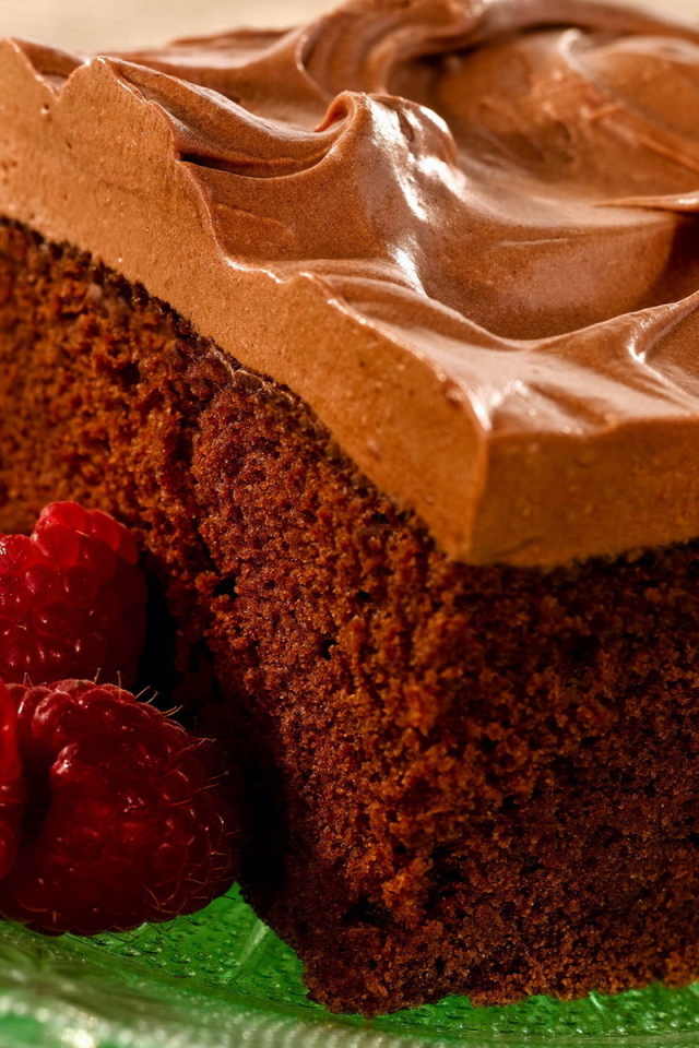 Бисквитный торт с малиной