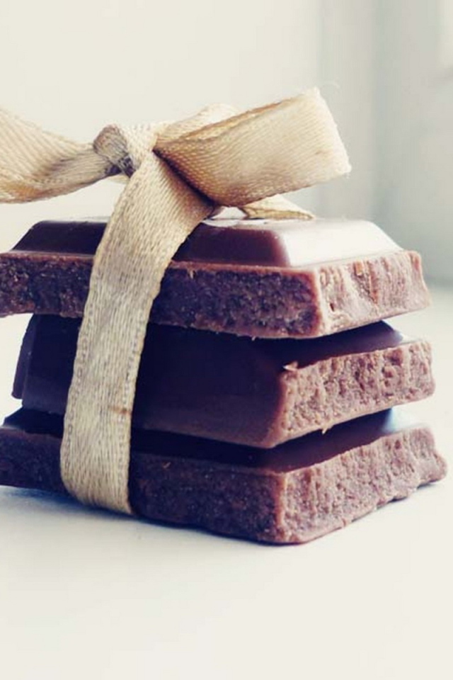 Три кусочка шоколада