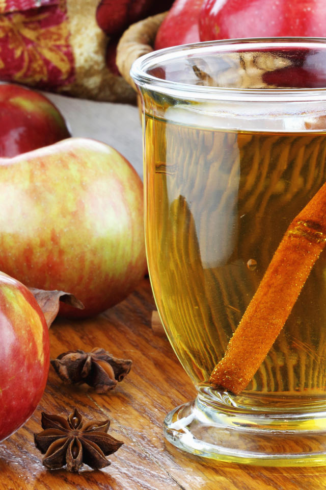 Яблочный сок с корицей