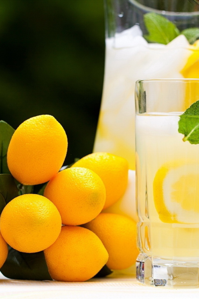 Лимоный напиток со льдом