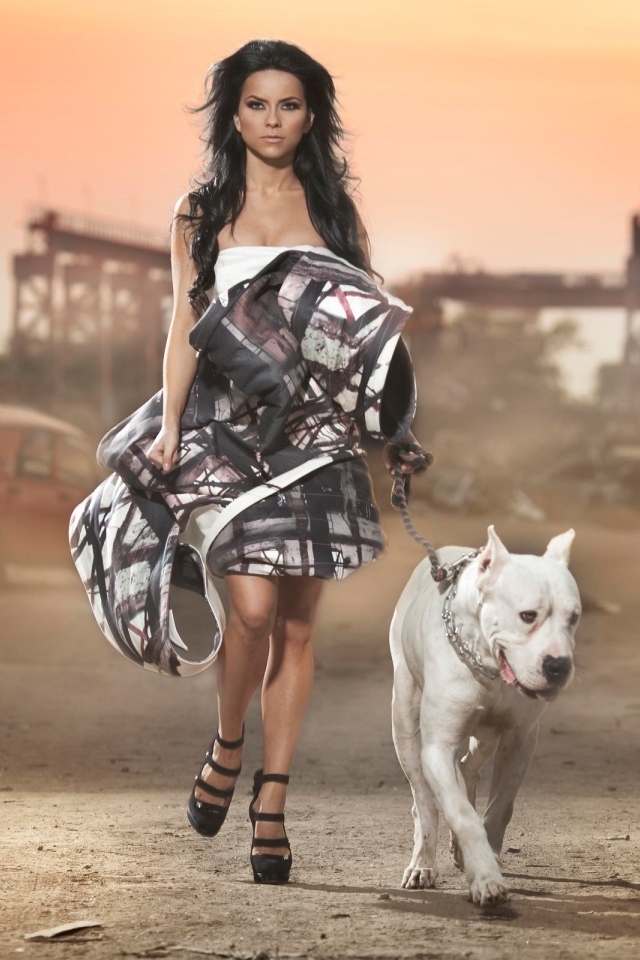 Девушка с собакой