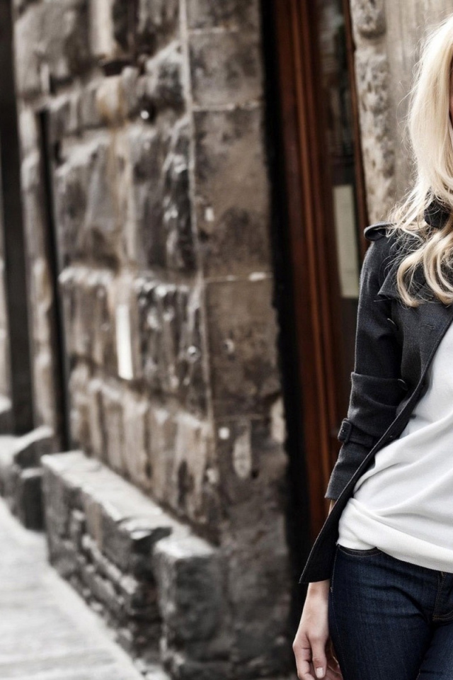 Блондинка в городе