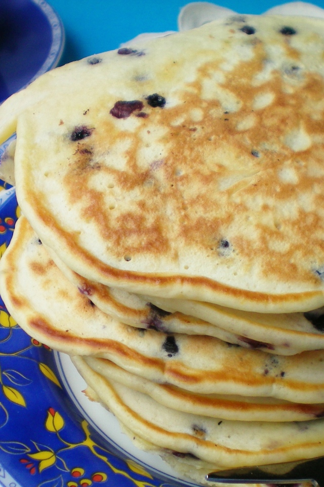 Блины с черникой