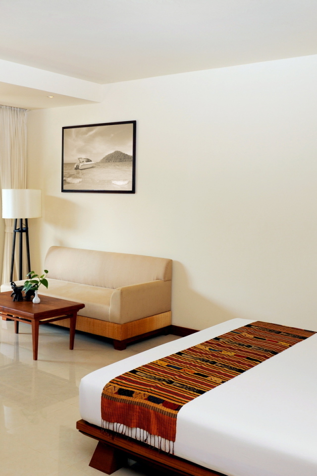 Светлая спальная комната