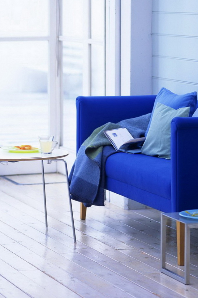 Кресло и столик