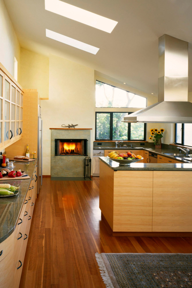 Кухня с камином