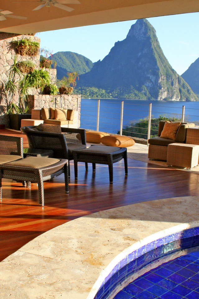 Терраса возле бассейна