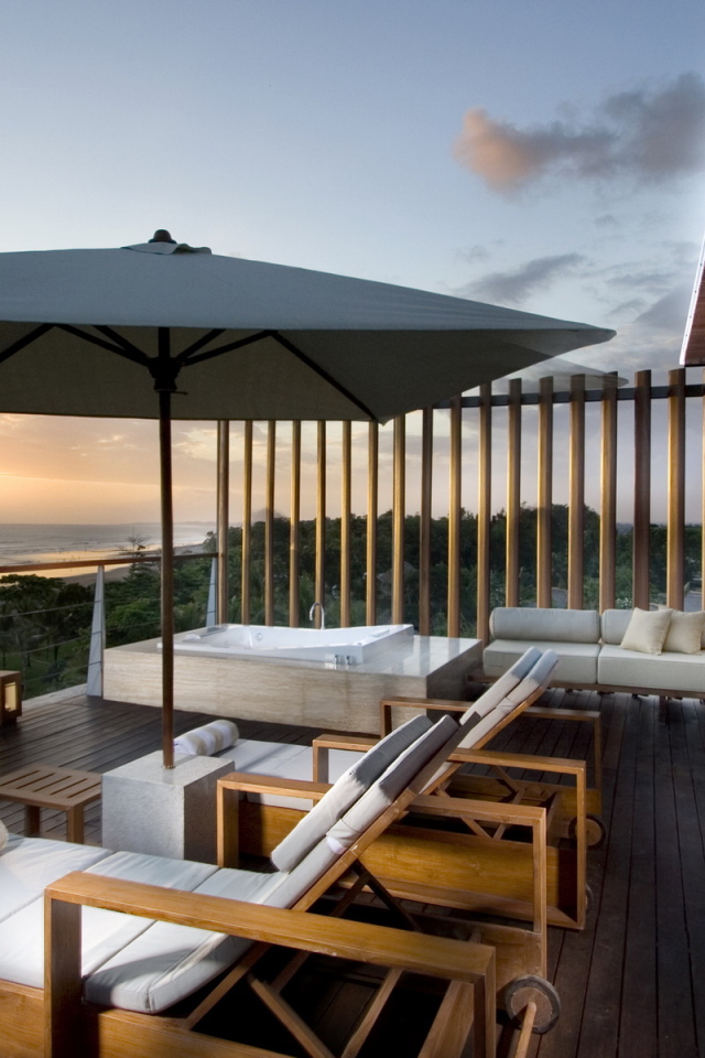 Веранда у дома