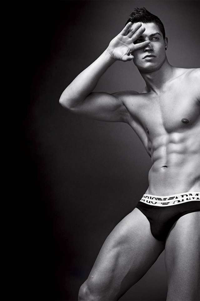 позирующий Криштиану Роналду (Cristiano Ronaldo)