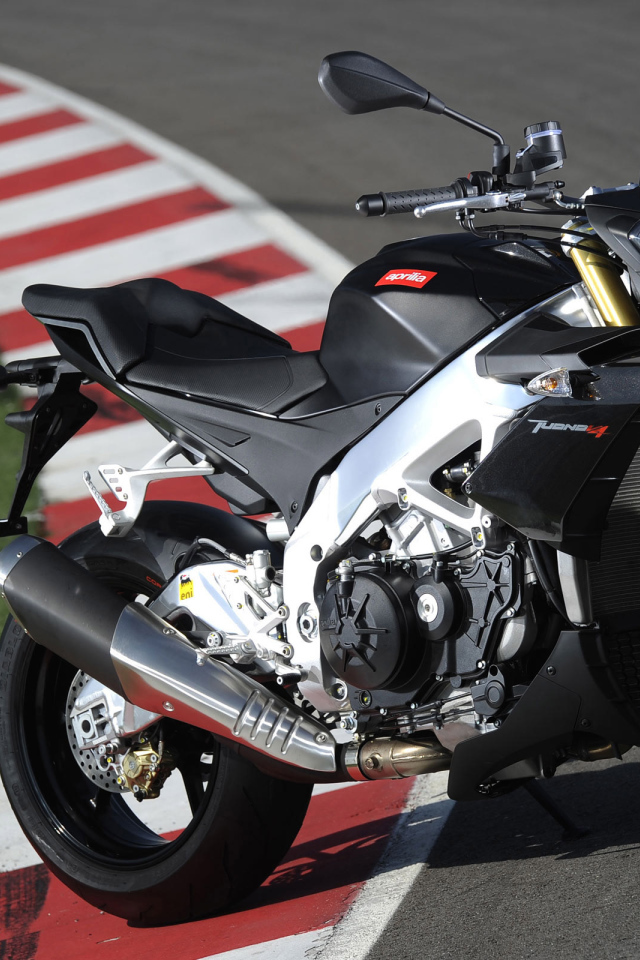 Aprilia Tuono V4 R Black