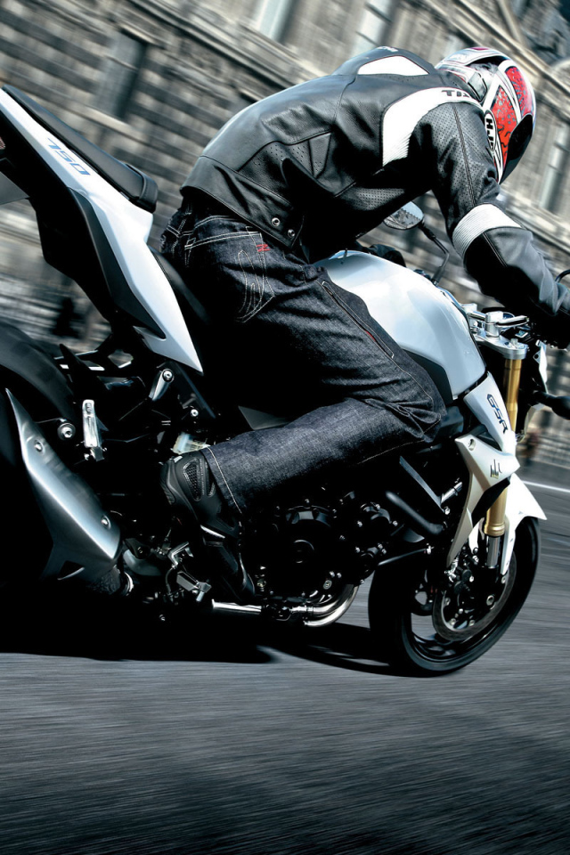 мотоцикл Suzuki GSR 750