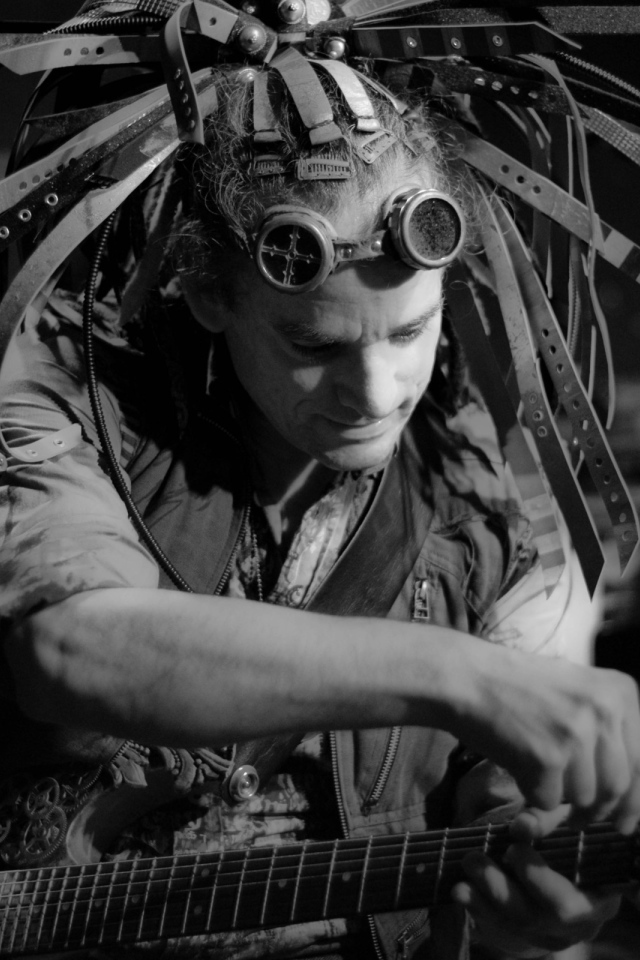 Nathaniel Johnstone гитарист группы Abney Park