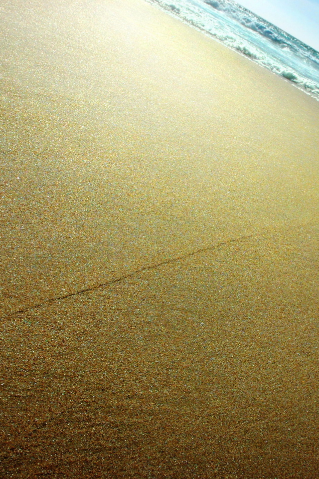 Гладкий песок у моря