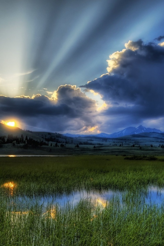 Солнце за облаками