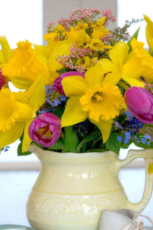 Кувшин с цветами