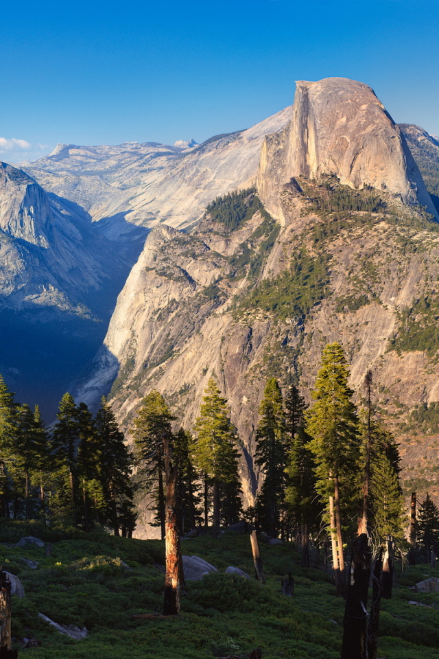 У подножия горы