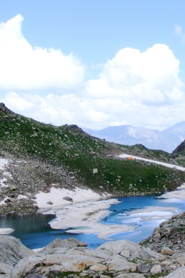 Озеро среди вершин