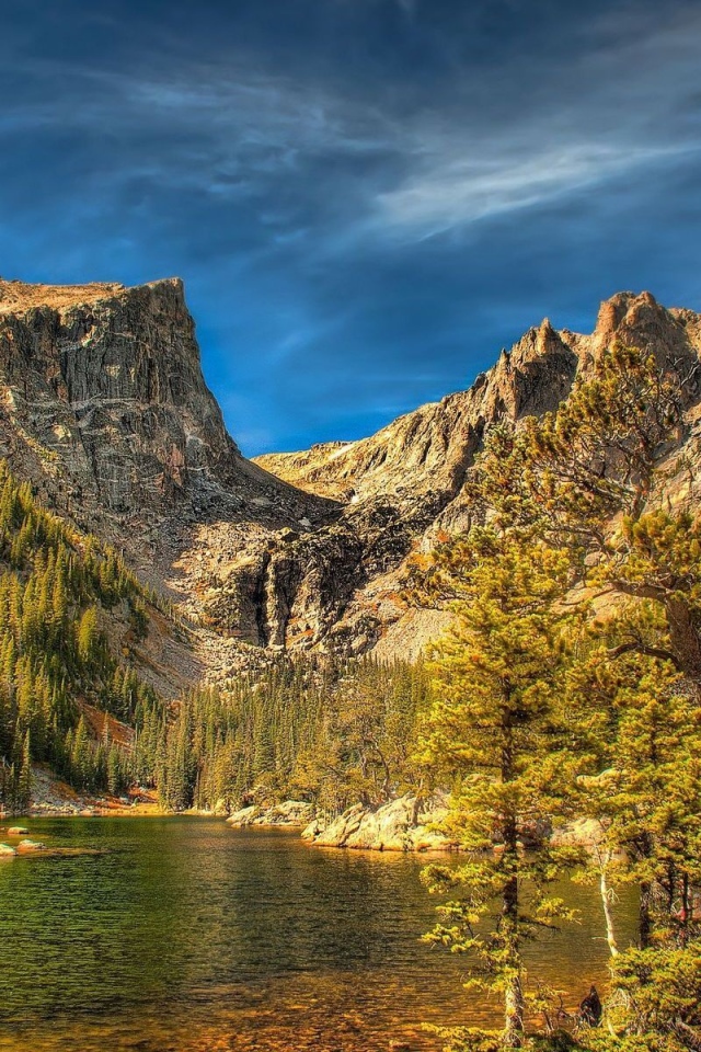 Озеро и горы