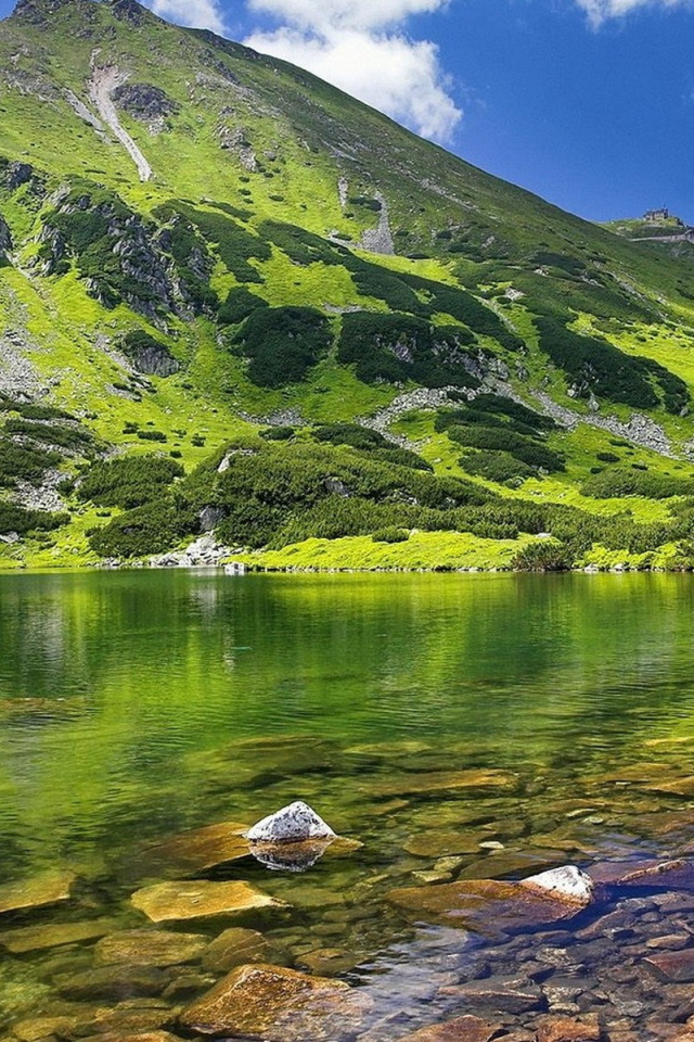 Озеро у подножия