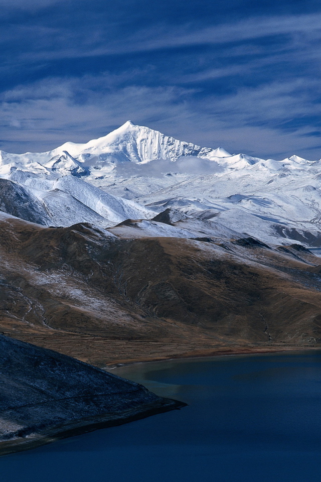 Озеро среди гор