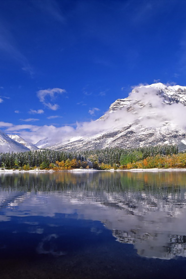 Горы и озеро