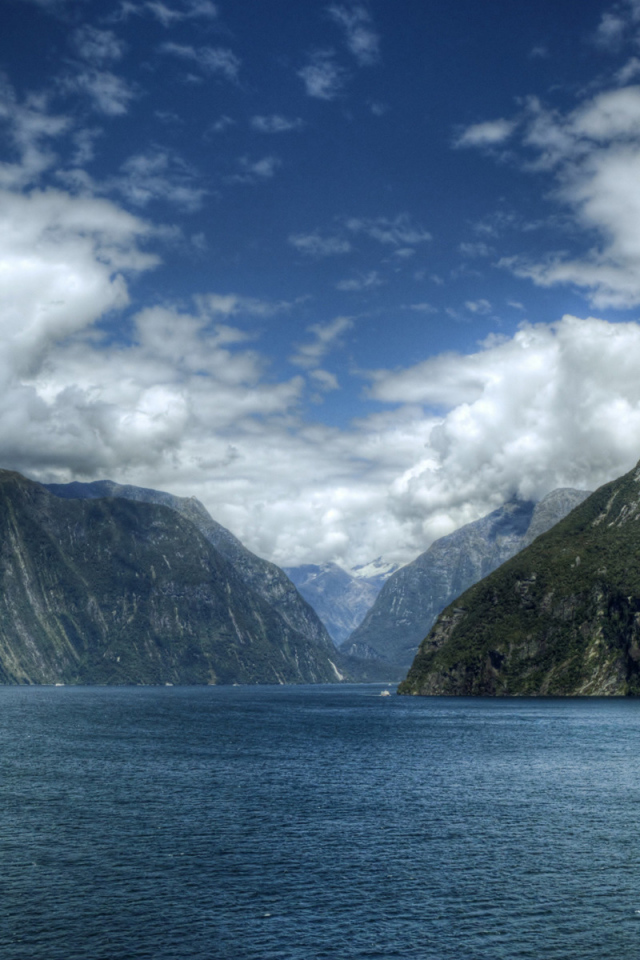 Горы и река