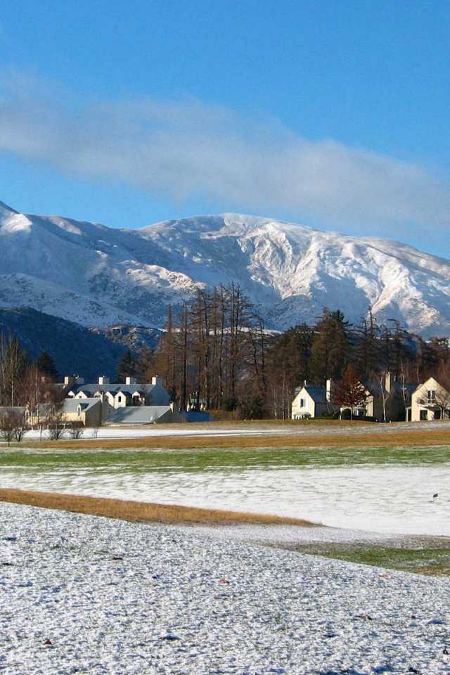 Горы у деревни