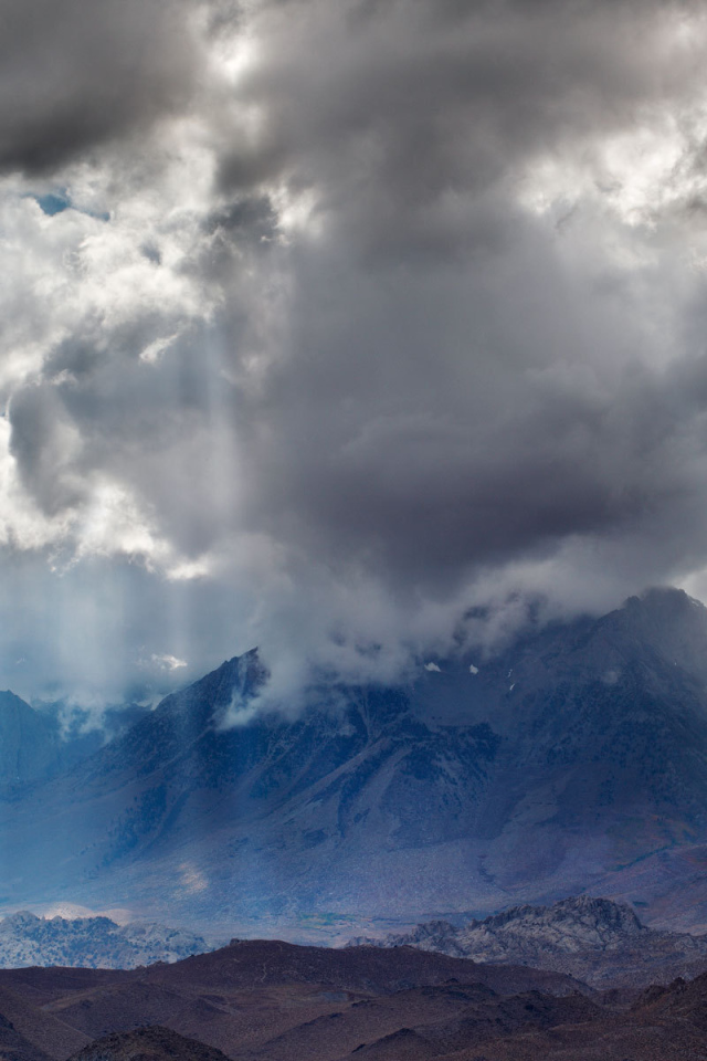 Пасмурное небо над горами