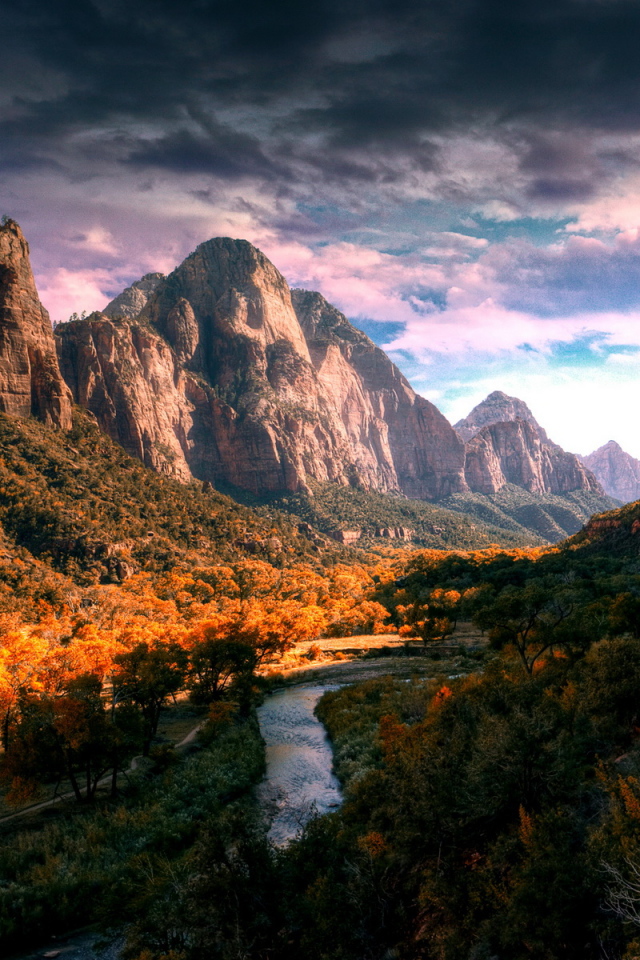 Река в долине