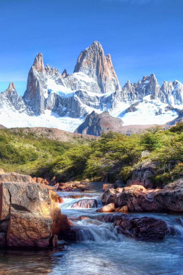 Речка и горы