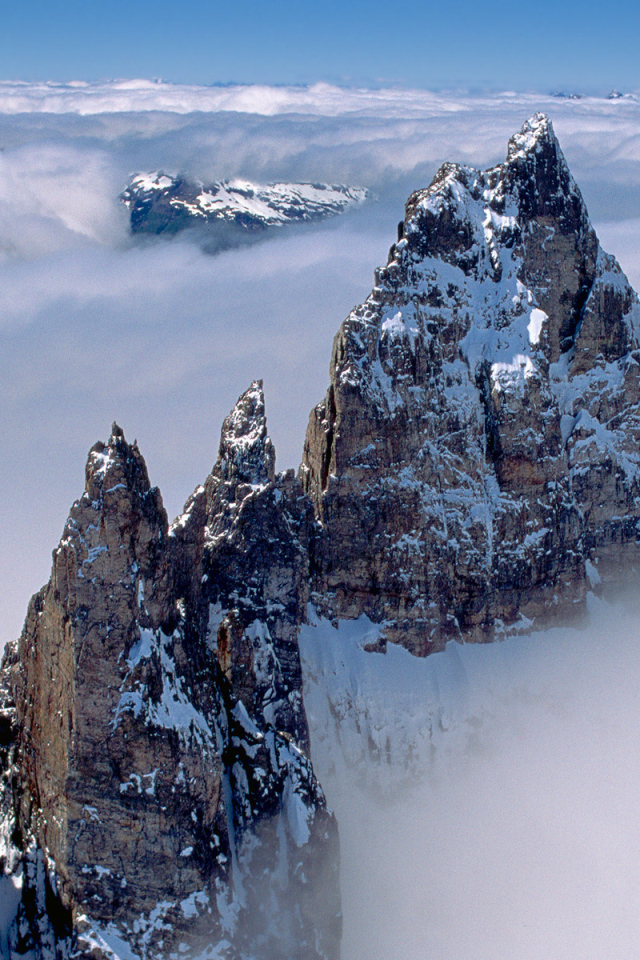 Скалы над облаками