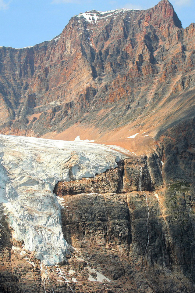 Снег в горах