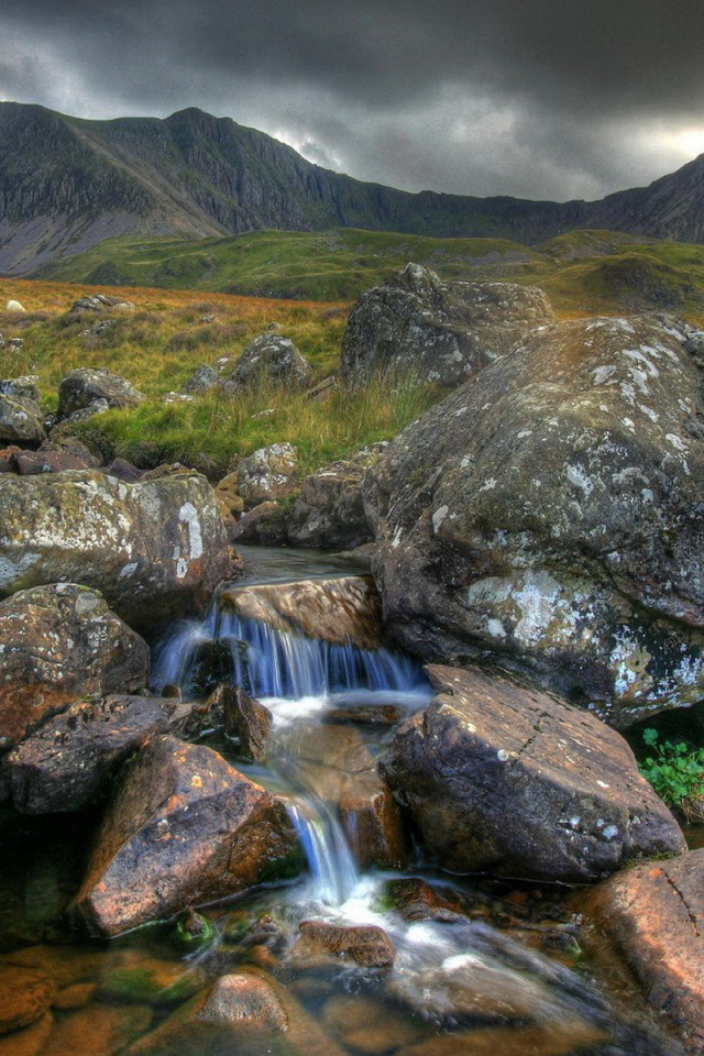 Ручей среди камней