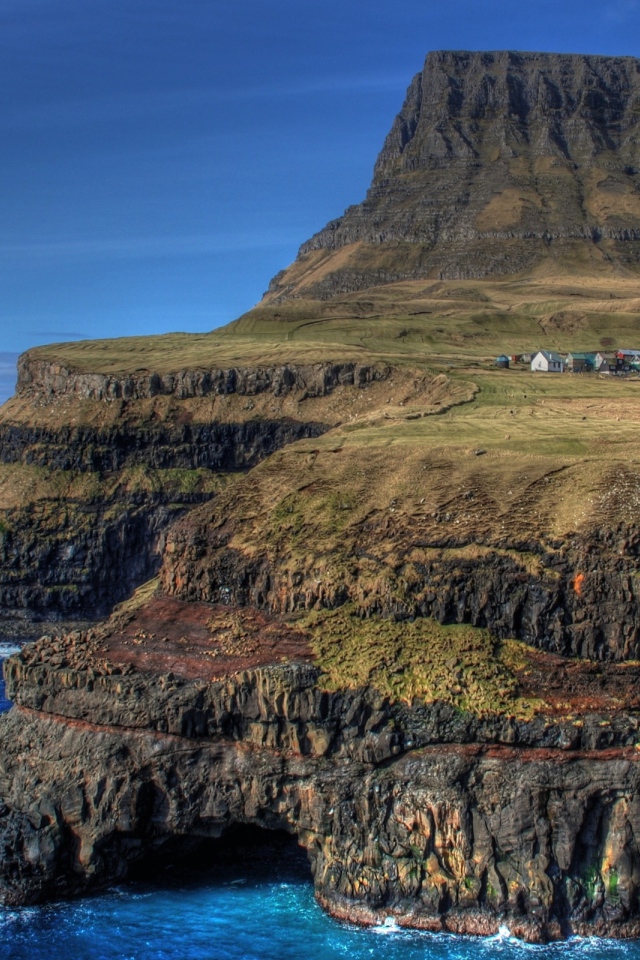 Деревня на вершине скалы