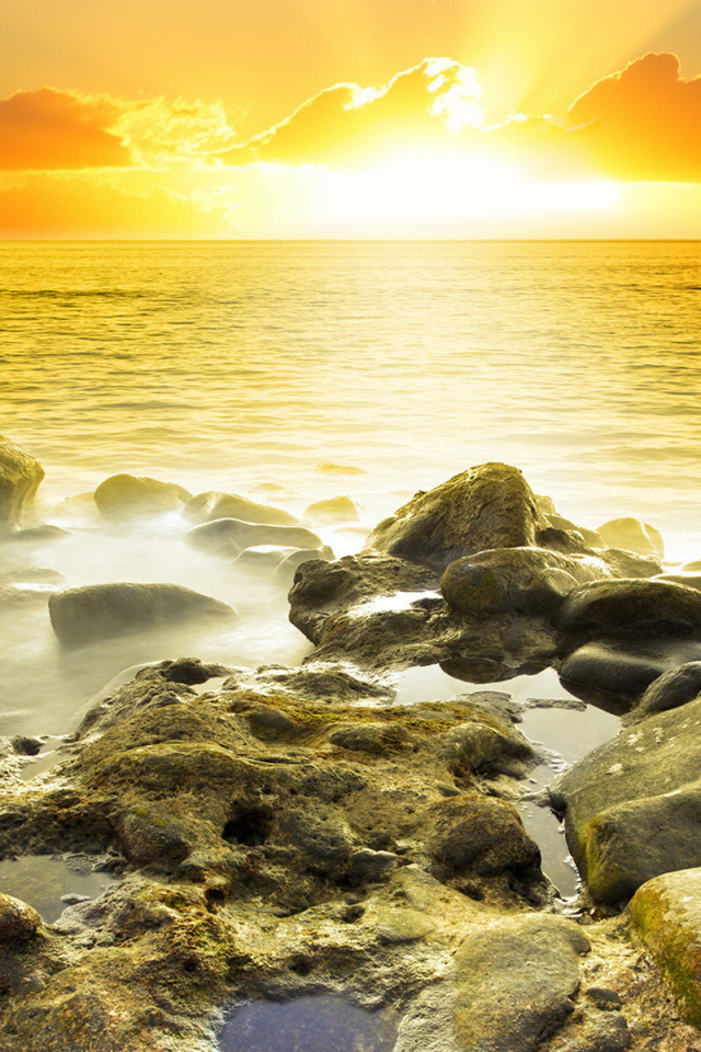 Прибрежные камни