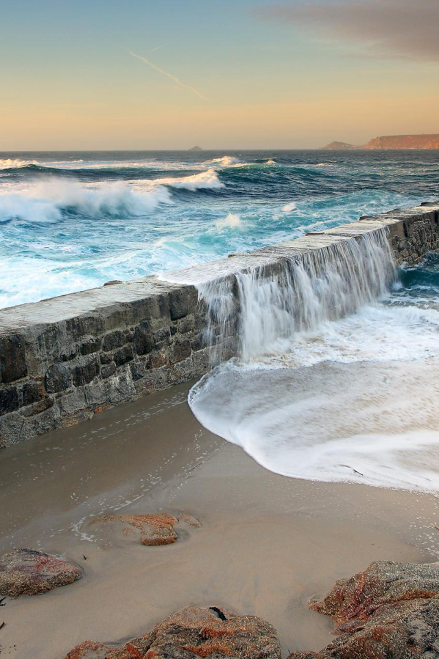 Ограждение на берегу