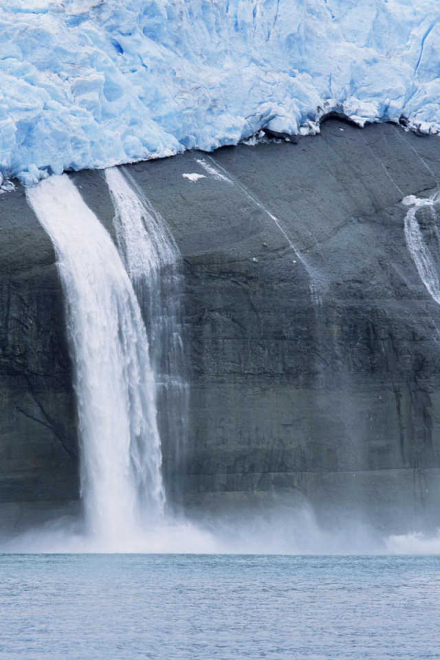 Ледник на скале