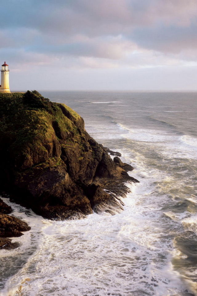 Маяк на берегу