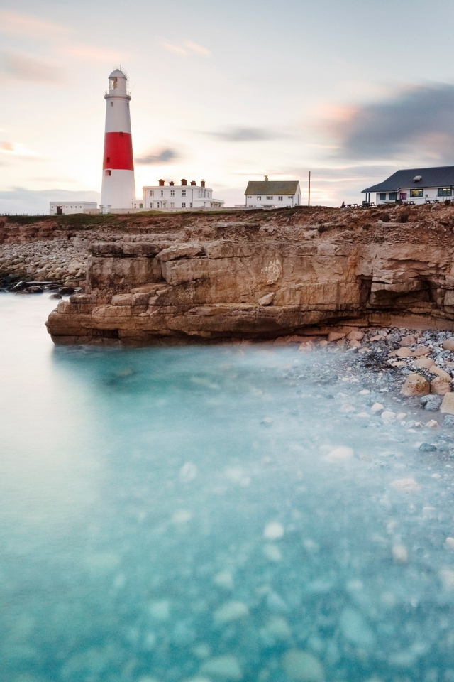 Маяк на берегу