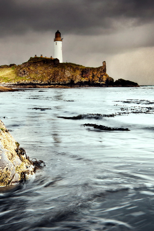 Маяк на берегу