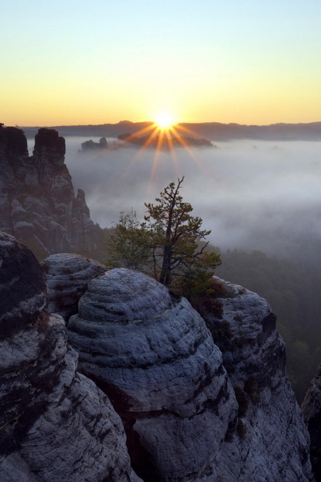 Горы и туман