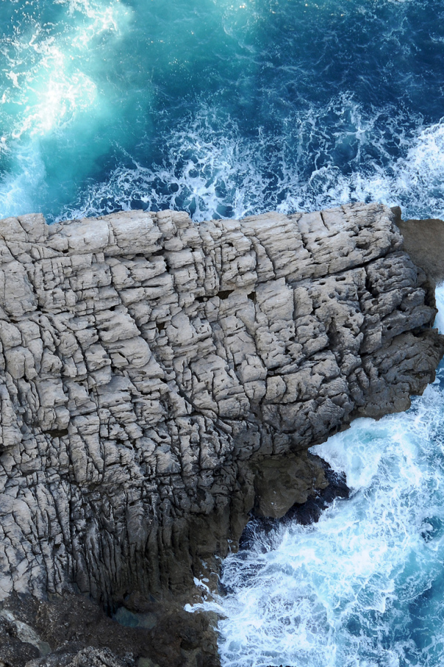 Скалы и волны